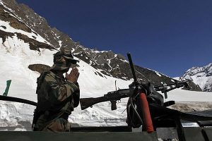 भारत-चीन तनातनी : पीछे नहीं हटेगा भारत, 100 मीटर के दायरे पर आमने-सामने डटे दोनों देशों के सैनिक