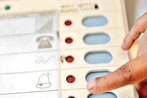 तमिलनाडु उपचुनाव : दोपहर तक करीब 41.6 प्रतिशत मतदान हुआ, वोटिंग जारी