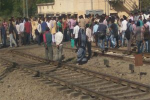 लखनऊ : हरौनी स्टेशन पर प्लेटफार्म बदलने की सूचना से भगदड़, एक यात्री की मौत