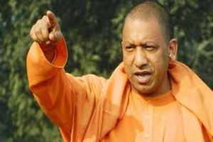 कुशीनगर हादसा : गुस्साए लोगों की नारेबाजी से नाराज हुए CM योगी, बोले – नौटंकी बंद करें