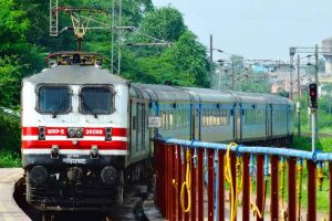 कश्मीर में सभी मार्गों पर रेल सेवा शुरू