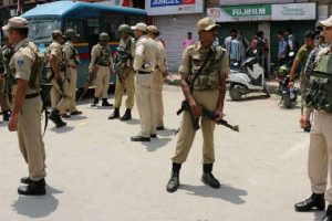 पुुलवामा मुठभेड़ के बाद श्रीनगर के कुछ हिस्सों में लगा प्रतिबंध