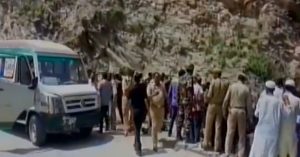 अमरनाथ यात्रियों को ले जा रही बस खाई में गिरी , 16 की मौत, 20 से ज्यादा घायल