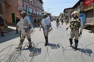 आतंकवादी के मारे जाने के बाद पुराने श्रीनगर के कई हिस्सों में प्रतिबंध