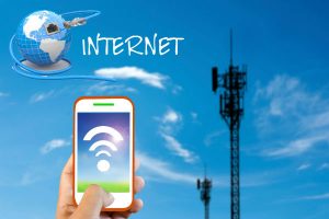 कश्मीर घाटी में मोबाइल, इंटरनेट सेवा बहाल