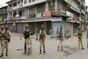 विरोध-प्रदर्शन के मद्देनजर श्रीनगर के कई हिस्सों में पाबंदी