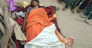 बिहार में विवाहिता को जिंदा जलाने के लिए सजाई चिता, पुलिस ने बचाया