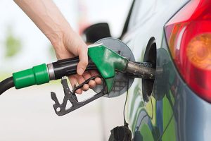 पेट्रोल कीमतों पर रोज समीक्षा करेगी सरकार