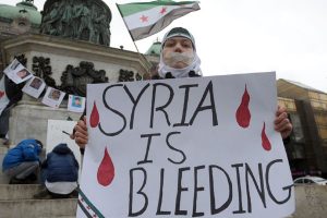 सामूहिक हत्याओं का सबूत छिपाने के लिए शव जला रहा है सीरिया: अमेरिका