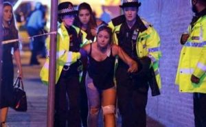 बम धमाके से दहला ब्रिटेन का मैनचेस्टर : 22 की मौत, आतंकी घटना की आशंका