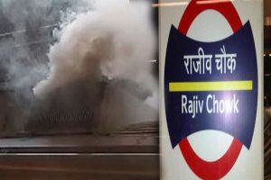 दिल्ली मेट्रो में उठा धुआं