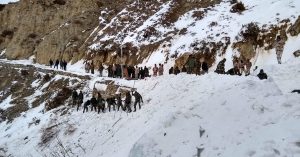 किन्नौर :  हिमस्खलन में फंसे सेना के 6 जवान, एक का शव बरामद