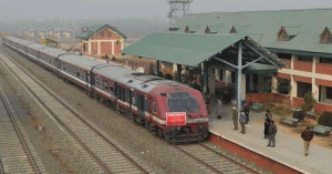 कश्मीर में रेल सेवा फिर से बहाल