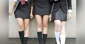 जेजे मेडिकल कॉलेज की छात्राओ ने ‘छोटी स्कर्ट’ ना पहनने के फरमान के खिलाफ किया प्रदर्शन