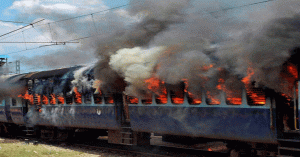 चंडगढ़-डिब्रूगढ़ एक्सप्रेस में लगी आग, 2 की मौत