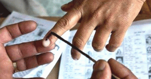 बिहार में 44 उम्मीदवारों की किस्मत ईवीएम में कैद, मतदान 53 फीसदी