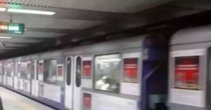 धुएं के कारण कोलकाता में मेट्रो सेवाएं प्रभावित