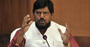 रामदास अठावले ने कहा-7 नवम्बर तक किसी भी पार्टी ने दावा पेश नहीं किया तो दलों से मशविरा शुरू करेंगे राज्यपाल
