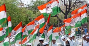 जयपुर में कांग्रेस ने निकाला फ्लैग मार्च, CM गहलोत समेत पार्टी के कई नेता हुए शामिल