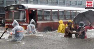 भारी बारिश के कारण जलमग्न हुई मुंबई, महाराष्ट्र में NDRF की 16 टीमों को किया गया तैनात