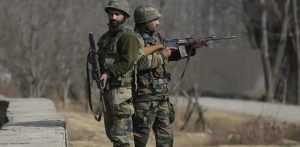 जम्मू-कश्मीर के राजौरी में सुरक्षाबलों ने गोला-बारूद के साथ 3 आतंकियों को किया गिरफ्तार