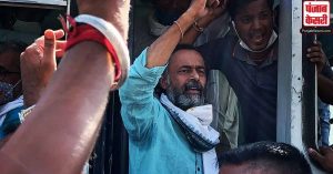 सिरसा में बिना अनुमति व्यस्त मार्ग पर किसानों का प्रदर्शन, योगेन्द्र यादव को हिरासत में लिया गया