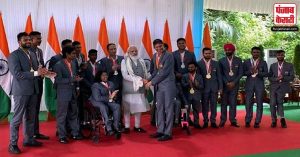 PM मोदी ने अपने आवास पर भारतीय पैरालंपिक दल की मेजबानी की