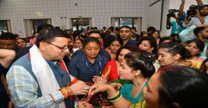 मुख्यमंत्री धामी के बड़ी संख्या में प्रदेश की महिलाओं ने बांधी राखी