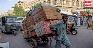 आर्थिक संकट से जूझ रहे पाकिस्तान दिवालिया होने के कगार पर
