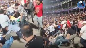 Ipl 2023 : Delhi-Hyderabad मैच के बीच में हुई लड़ाई, लोगों ने एक-दूसरे पर जमकर बरसाएं लात-मुक्के