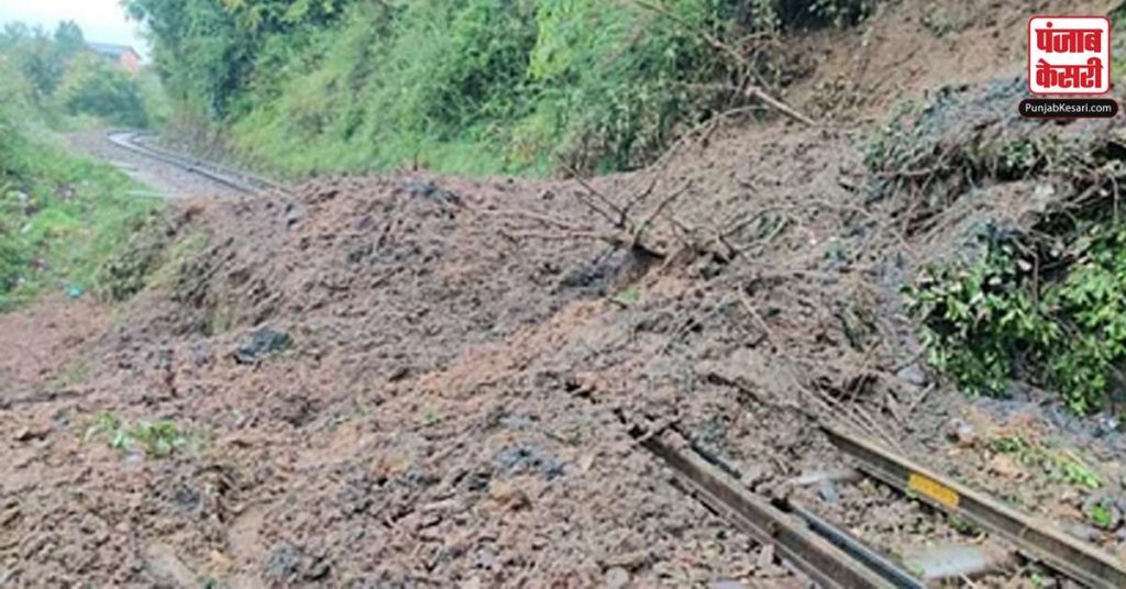 1687626785 kalka shimla railway track landslide
