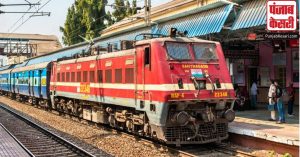 Indian Railways : ट्रेन की दो डिब्बों में गुल हुई बिजली, गुस्साए यात्रियों ने टीटीई को Toilet में किया बंद