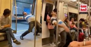 Delhi Metro में शख्स अचानक करने लगा अजीबोगरीब हरकतें! Viral वीडियो देख फूटा यूजर्स का गुस्सा