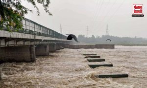 दिल्ली वासियों पर मंडराया बाढ़ का खतरा, खतरे के निशान के पार पहुंचा यमुना का जलस्तर