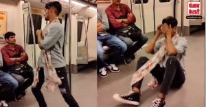युवक ने Metro में किया ‘चोली के पीछे क्या है’ गाने पर डांस, दोस्तों ने की सिफारिश तो कर दिया ‘पोल डांस’ भी, वीडियो हुआ  Viral