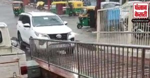 UP के मंत्री की दबंगई! देरी से पहुंचे रेलवे स्टेशन तो एस्कलेटर तक दौड़ा दी कार