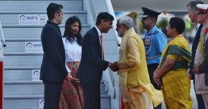 बक्सर सांसद सह केंद्रीय मंत्री अश्विनी कुमार चौबे ने जी 20 शिखर सम्मेलन में भाग लेने दिल्ली पहुंचे ब्रिटेन के प्रधानमंत्री श्री ऋषि सुनक का पालम हवाई अड्डे पर स्वागत किया।