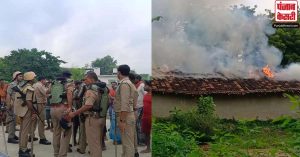 UP: कौशांबी में तीन लोगों की हत्या से सनसनी, गुस्साए लोगों ने की आगजनी