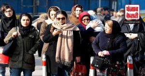 ईरान में Dress Code विवाद के बीच महिलाओं पर नई पाबंदी, टाइट कपड़ों पर 10 साल की जेल