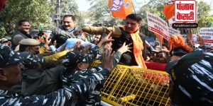 शराब नीति घोटाले को लेकर केजरीवाल के खिलाफ हल्ला बोल, दिल्ली पुलिस ने BJP कार्यकर्ताओं को हिरासत में लिया गया