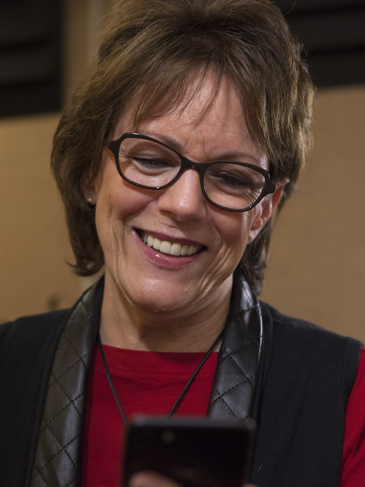 1200px Susan Bennett VOA D0AD28DF EAC6 49AB 8FA2 D8DC8B0CB5E0 w1023 n r0 s 28cropped 29