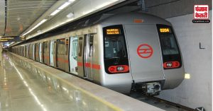 Delhi Metro में शख्स पर महिला ने बरसाए थप्पड़, रोकने वालों को लगाई डांट