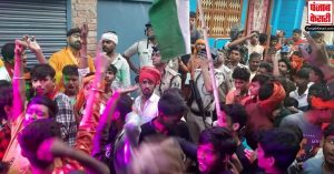 छपरा में दुर्गा प्रतिमा विसर्जन जुलूस पर पथराव के बाद तनाव, 2 दिनों तक इंटरनेट पर पाबंदी