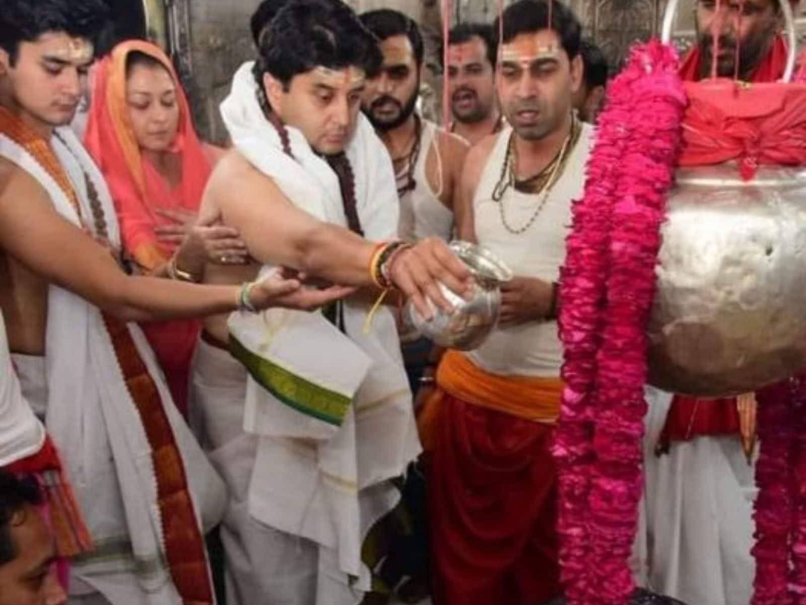 jyotiraditya scindia puja mandir 16361739314x3 1