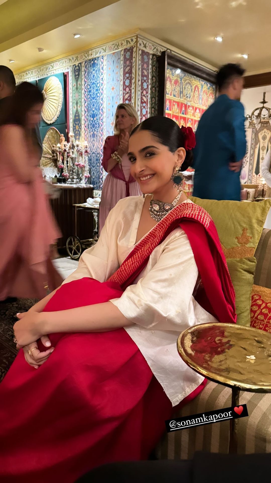 1700106549 sonam kapoor