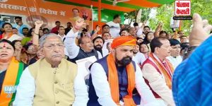 आंगनवाड़ी कार्यकर्ताओं पर वॉटर कैनन की बौछार को लेकर BJP ने बिहार विधानसभा के बाहर किया विरोध प्रदर्शन