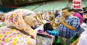 CM Kejriwal ने तीर्थ यात्रा योजना के तहत बुर्जुगों को किया रवाना