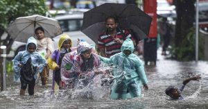 Heavy Rains Tamil Nadu: भारी बारिश के बाद के 8 जिलों में स्कूल बंद