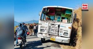 पौड़ी में दो बसों की आमने-सामने भिड़ंत, 22 यात्री घायल