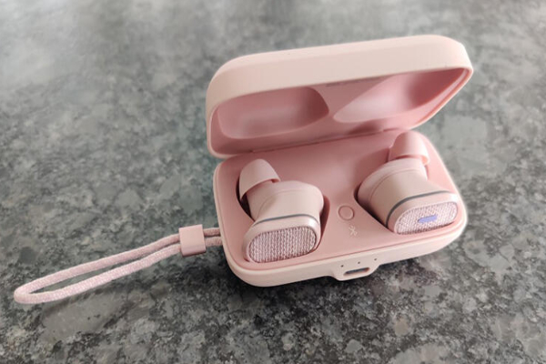 earbud 1